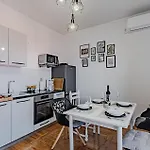 2 Bedroom Stunning In 아파트 *