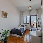 2 Bedroom Stunning In *