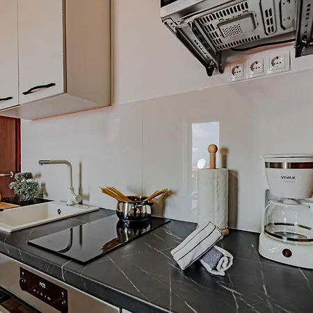 2 Bedroom Stunning In *