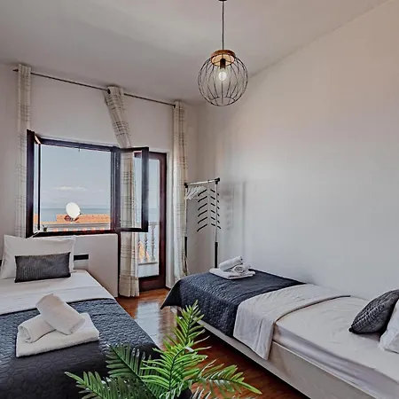 Apartment 2 Bedroom In *