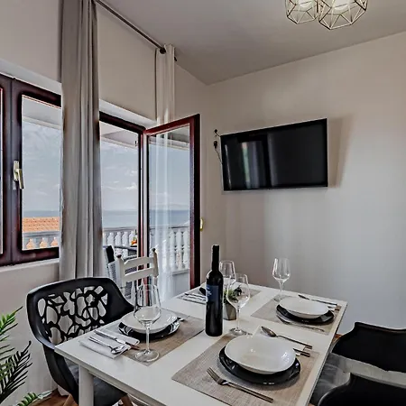 2 Bedroom In Lejlighed Prigradica