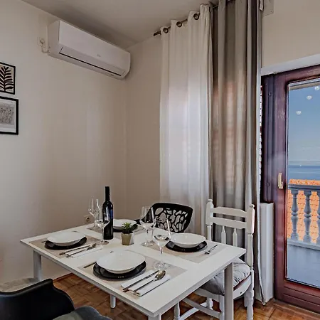 Apartment 2 Bedroom In Prigradica