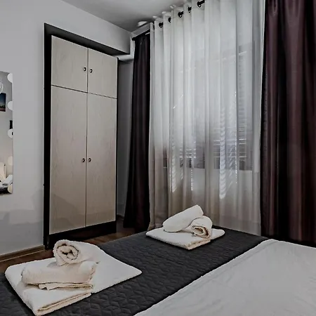 Apartment 2 Bedroom In *