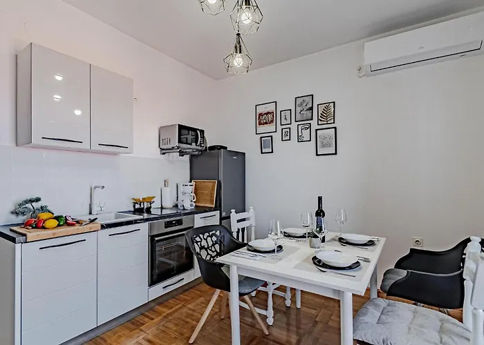 2 Bedroom In Apartment *