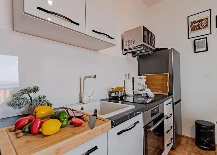 Apartment 2 Bedroom In *