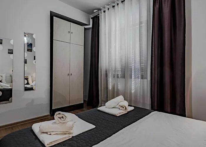 Apartment 2 Bedroom In *